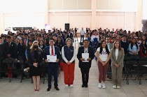 La Consejera Presidenta del IEEM, Amalia Pulido Gómez, durante su encuentro con estudiantes de la UTVT