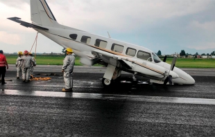 #ÚltimoMinuto: Avioneta realiza aterrizaje forzoso en el #AIT de #Toluca