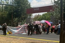 La Secretaría de Seguridad estatal acudió al sitio, mientras se sugiere usar la vía Las Torres como ruta alterna.