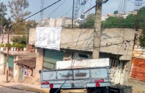 Camión de carga se queda sin frenos y mata a madre e hijo en Ixtapaluca