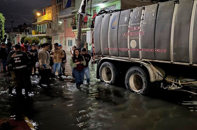 Video: Tres colonias de Nezahualcóyotl permanecen inundadas
