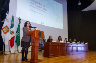 Zarza Delgado enfatizó que la rendición de cuentas será permanente, atendiendo las demandas estudiantiles de transparencia y uso responsable de los recursos públicos.