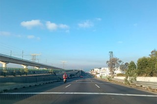 El aire mejorará hacia la tarde, pero se recomienda monitorear los cortes informativos para más detalles sobre la calidad del aire.