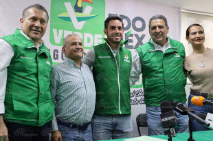 José Alberto Couttolenc Buentello y Abuzeid Lozano Castañeda durante el anuncio de la incorporación del exalcalde de Ixtlahuaca al PVEM.