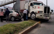 Tráiler provoca carambola en Bulevar Aeropuerto