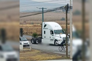 El accidente ocurrió sobre la vía Calimaya - Andrés, a la altura de la &quot;Plaza Calimaya&quot;, según reportaron autoridades de la Secretaría de Seguridad del Estado de México (SSEM).