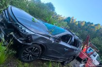 Una camioneta cayó a un barranco en la carretera Amecameca-Tlamacas, lo que movilizó a cuerpos de emergencia del Estado de México