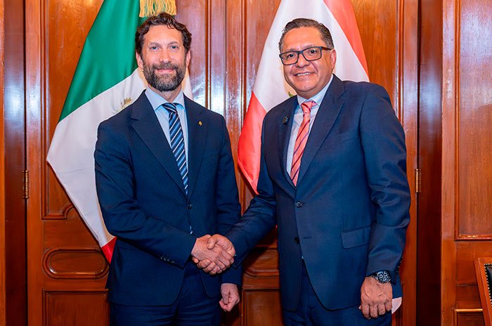 Durante una sesión solemne de Cabildo, George El Jallad recibió el reconocimiento y ofreció impulsar nuevas oportunidades de cooperación económica entre Líbano y la capital mexiquense.