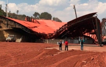 Se desploma techumbre del nuevo lienzo charro en Atlacomulco