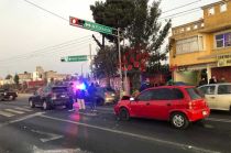 El joven, al no traer puesto el cinturón de seguridad, se golpeó brutalmente en la cabeza contra el parabrisas.