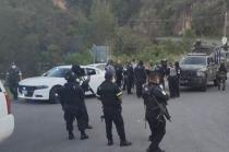 Elementos de seguridad tuvieron que refugiarse en una iglesia tras una emboscada en Llano Grande.