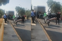 Camión involucrado en el incidente que liberó a los cerdos sobre el puente en Teoloyucan