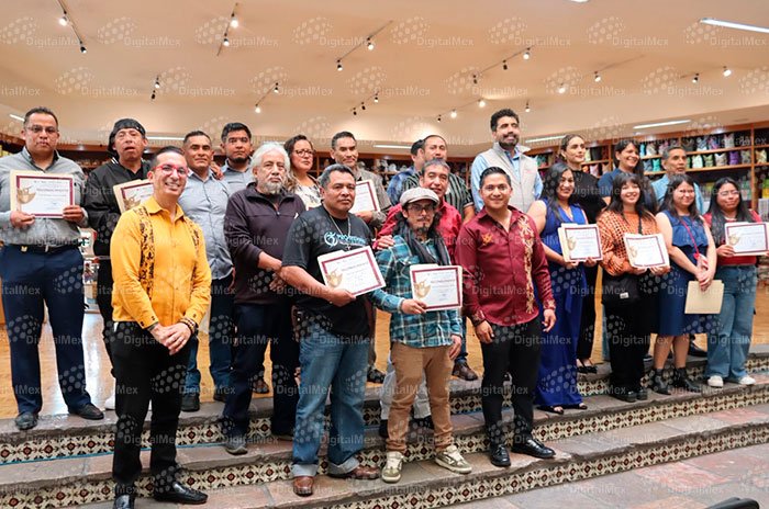Agustín Herrera Pérez, director general del IIFAEM, encabezó la premiación del Sexto Concurso Estatal de Alfarería y Cerámica Mexiquense “Valoremos 2026”.