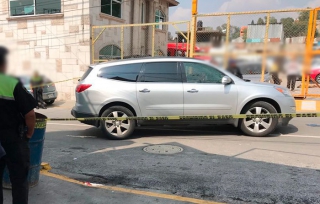 Acribillan a dos desde auto en marcha, en Atizapán