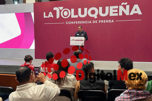 El alcalde de Toluca, Ricardo Moreno Bastida, durante su conferencia “La Toluqueña”, destacó la expansión del sistema SOS Toluca para fortalecer la seguridad ciudadana.