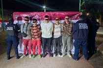 Los detenidos fueron puestos a disposición del Ministerio Público junto con el material asegurado y un automóvil con cromática de taxi.