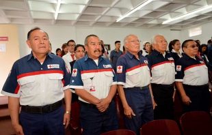 Reconocen al comandante Arturo Salazar por 50 años de trabajo voluntario en Cruz Roja Toluca