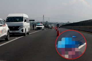 El impacto por alcance provocó que la pareja saliera proyectada sobre la vialidad en el municipio de Acolman