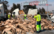 Volcó tráiler en la Toluca–Atlacomulco; dos lesionados y caos vehicular