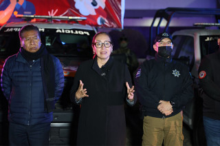 La presidenta municipal de Ecatepec, Azucena Cisneros Coss, encabezó el banderazo de inicio del Operativo Nochebuena en la colonia Ciudad Cuauhtémoc.