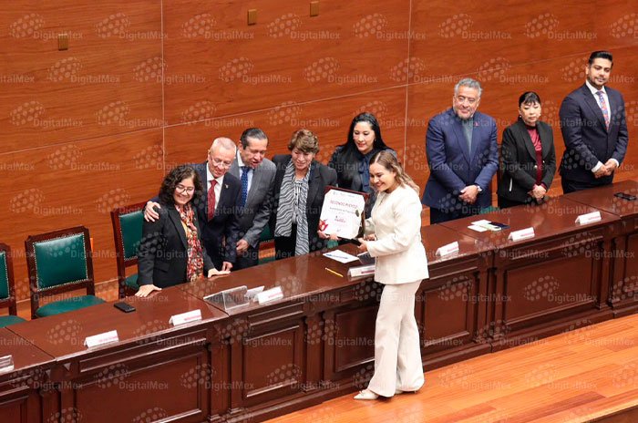 La gobernadora Delfina Gómez Álvarez durante la entrega del Premio IAPEM a la Gestión Municipal 2025, realizada en el marco del 53 aniversario del instituto.
