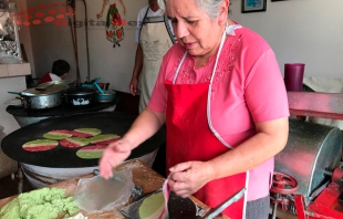 Tortillas tricolores para celebrar la Independencia en Toluca