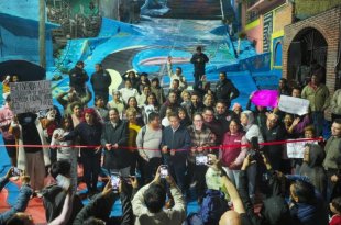 La alcaldesa Azucena Cisneros Coss inauguró un Sendero Seguro en Los Bordos, Ecatepec, con alumbrado público y murales de temática marina.