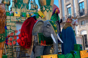 Los puestos ofrecen fotografías impresas con entrega inmediata, lo que ha facilitado la participación de familias