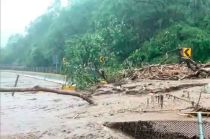 El Huracán &quot;Otis&quot; obligó al cierre en ambos sentidos de la vialidad, afectando la movilidad en todo el estado de Guerrero.