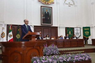 Barrera Díaz aseveró que para la Máxima Casa de Estudios mexiquense es elemental construir espacios de diálogo y reflexión, destacando que el trabajo colaborativo puede generar un gran impacto positivo en la academia e instituciones públicas.