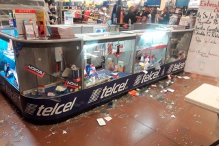 #Video #Edomex: Ahora es en Walmart donde llegan sujetos en moto para robar