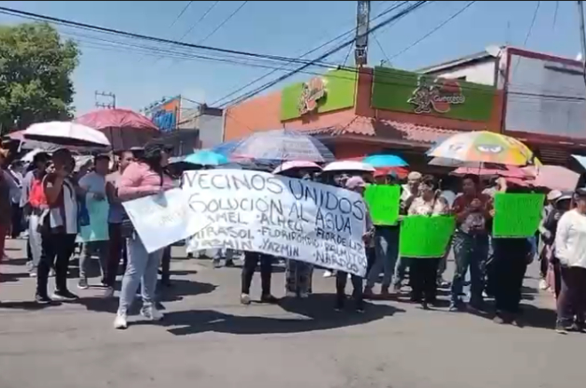 Vecinos de Jardines de Chalco bloquean accesos en la alcaldía para exigir solución al desabasto de agua