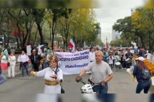 Norma Contreras, oficial judicial del Cuarto Tribunal Colegiado en Materia Penal del Primer Circuito, se caracterizó como la Diosa Temis, símbolo de justicia y equidad