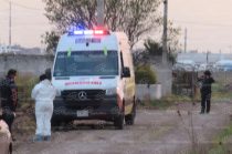 Elementos de la Policía Municipal resguardaron la zona donde fue localizado el cuerpo en San Francisco Totoltepec, Toluca.