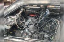 Sujetos armados irrumpieron en un inmueble donde quemaron carros.