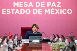 Delfina Gómez encabeza sesión de la Mesa de Paz con autoridades federales y estatales.