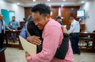 Carlos recibió atención médica, psicológica y social, bajo supervisión judicial, con el propósito de fortalecer su recuperación y favorecer la reconstrucción de su vida