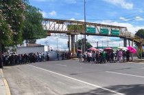 Manifestantes bloquearon la México-Texcoco en Chicoloapan para exigir vivienda en el predio “El Gallito”.