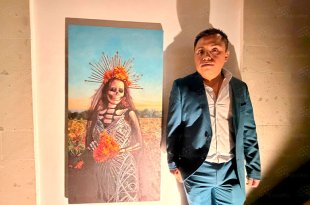 Saúl Chande Romero presentó la exposición “Putla, tierra de flores y memoria”.