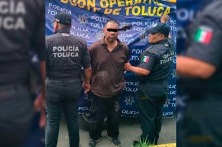 Los agentes localizaron el teléfono de la víctima y dos picahielos con mango de madera y punta metálica de aproximadamente 15 centímetros.