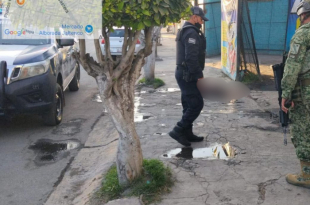 Peritos ministeriales realizaron el levantamiento del cuerpo de la víctima tras el ataque armado