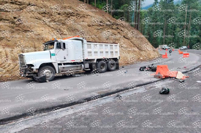 El accidente ocurrió a la altura del kilómetro 26, en la zona de obras de La Peñuela; el conductor del camión de volteo fue detenido.