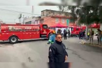 Bomberos, cuerpos de rescate y elementos de Seguridad Pública atendieron la explosión registrada en una vivienda de la colonia Bosques de Aragón, en Nezahualcóyotl.