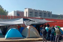 CNTE instala plantón frente a la Cámara de Diputados; exigen diálogo con la presidenta