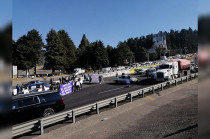 En el sitio, los manifestantes señalan como presunto responsable a su expareja, identificado como Yael N., y reclaman avances concretos en la investigación.