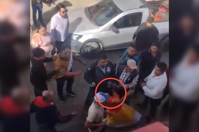 Ante estos hechos, el gobernador de Oaxaca, Salomón Jara, solicitó la renuncia inmediata de Pérez Delgado, quien posteriormente fue separado de su cargo mediante una solicitud de licencia.