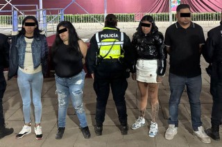 Las primeras investigaciones sugieren que podrían formar parte de una célula delictiva dedicada al robo de celulares y carteras en eventos masivos.