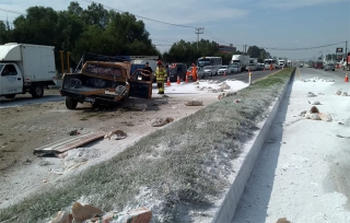 Volcadura en la Texcoco-Calpulalpan provoca caos vial