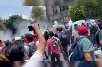 Voceros de la CNTE se deslindaron de los actos vandálicos y aseguraron que estos fueron realizados por personas infiltradas ajenas al movimiento.