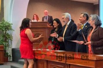 La ceremonia contó con la presencia de autoridades y líderes locales, destacando el impacto positivo de las galardonadas en la sociedad.